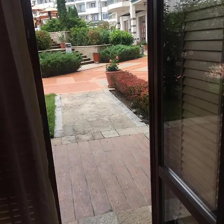 Apartahotel Private In Emerald 4*