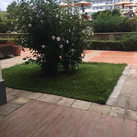 Private In Emerald Apartahotel 4*