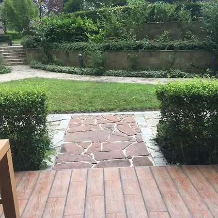 Apartahotel Private In Emerald 4*