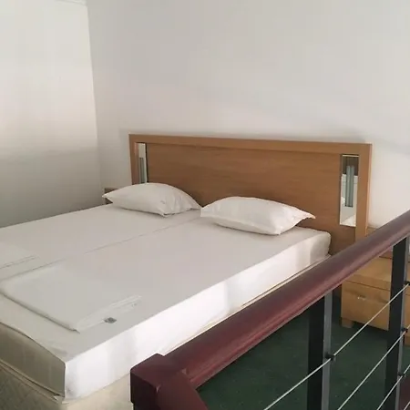 Private In Emerald Apartahotel 4*