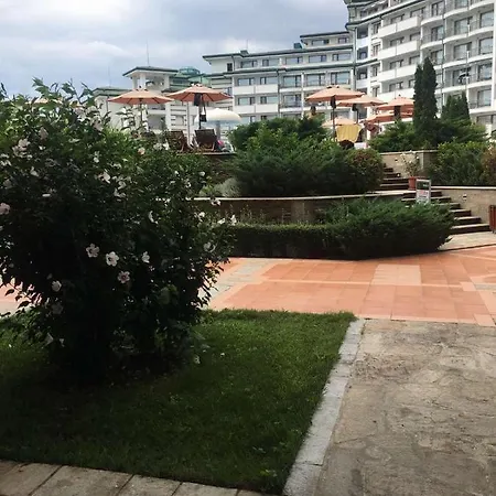 Apartahotel Private In Emerald 4*