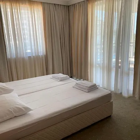 Private In Emerald Apartahotel