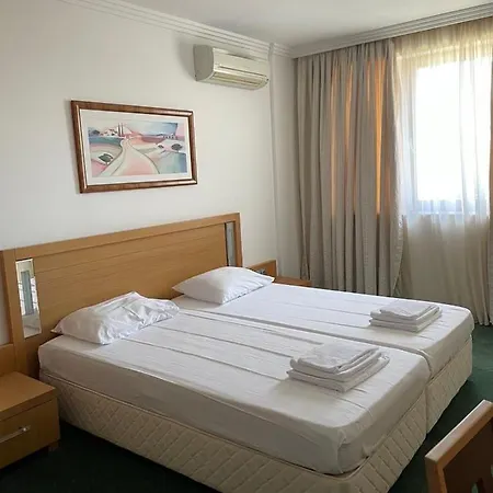 Apartahotel Private In Emerald Ravda