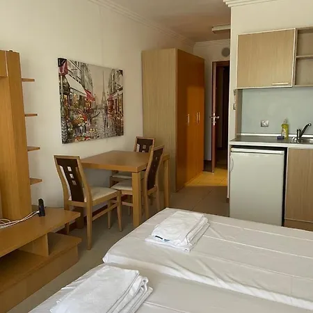 Private In Emerald Apartahotel