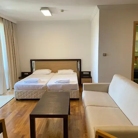 Apartahotel Private In Emerald Ravda