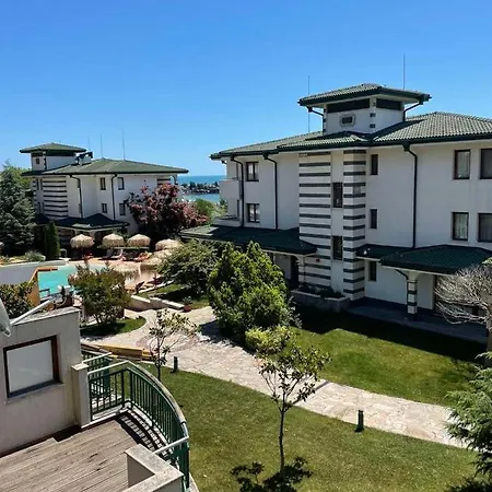 Private In Emerald Apartahotel