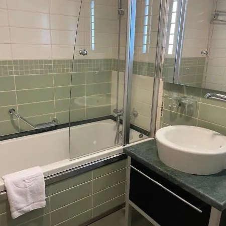 Private In Emerald Apartahotel