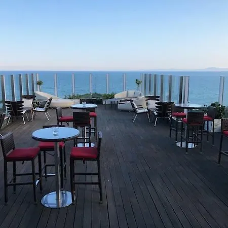 Private In Emerald Apartahotel 4*
