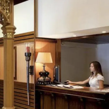 Apartahotel Private In Emerald 4*