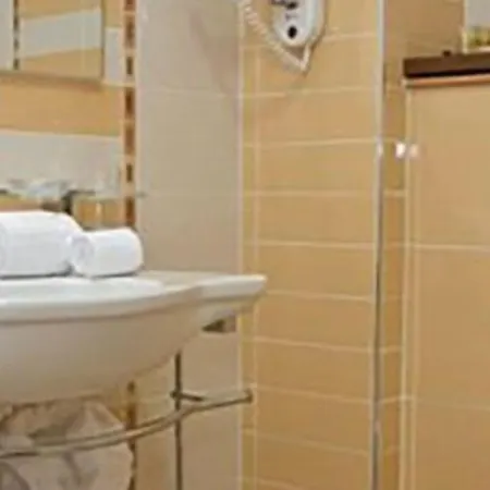 Private In Emerald Apartahotel
