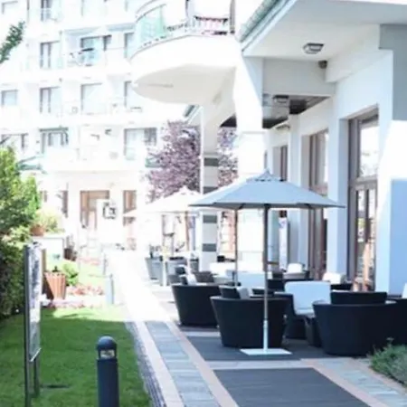 Private In Emerald Apartahotel 4*